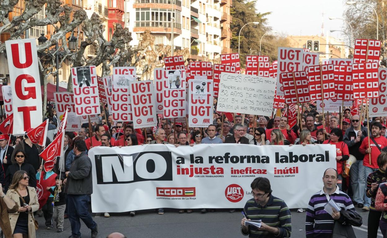 Imagen de la manifestación de Logroño con la que culminó la huelga general convocada el 29 demarzo de 2012 contra la reforma laboral.