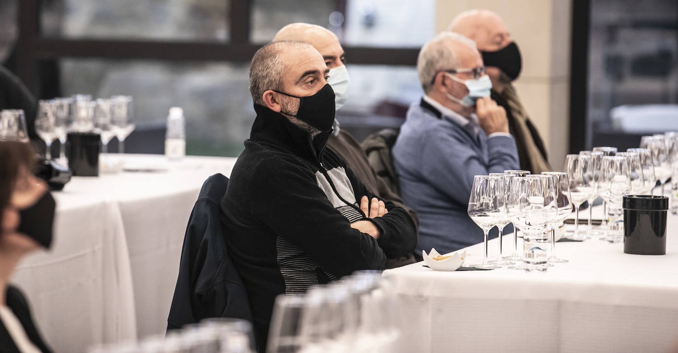 Janire Moraza presentó para el club de catas de lomejordelvinoderioja.com una buena muestra de la colección de vinos de la bodega familiar de San Vicente. 