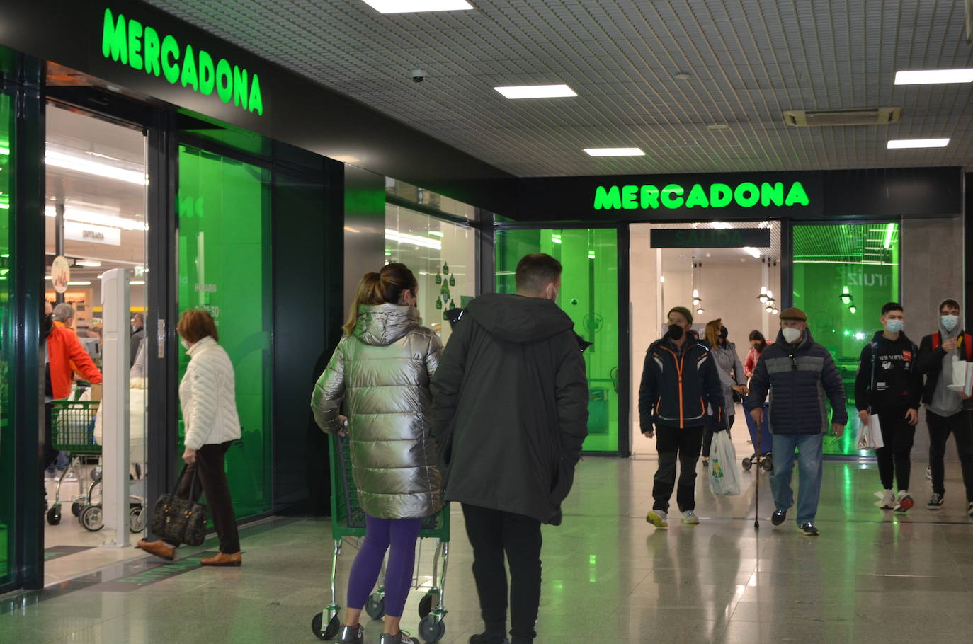 Fotos: Mercadona abre en el centro comercial ARCCA