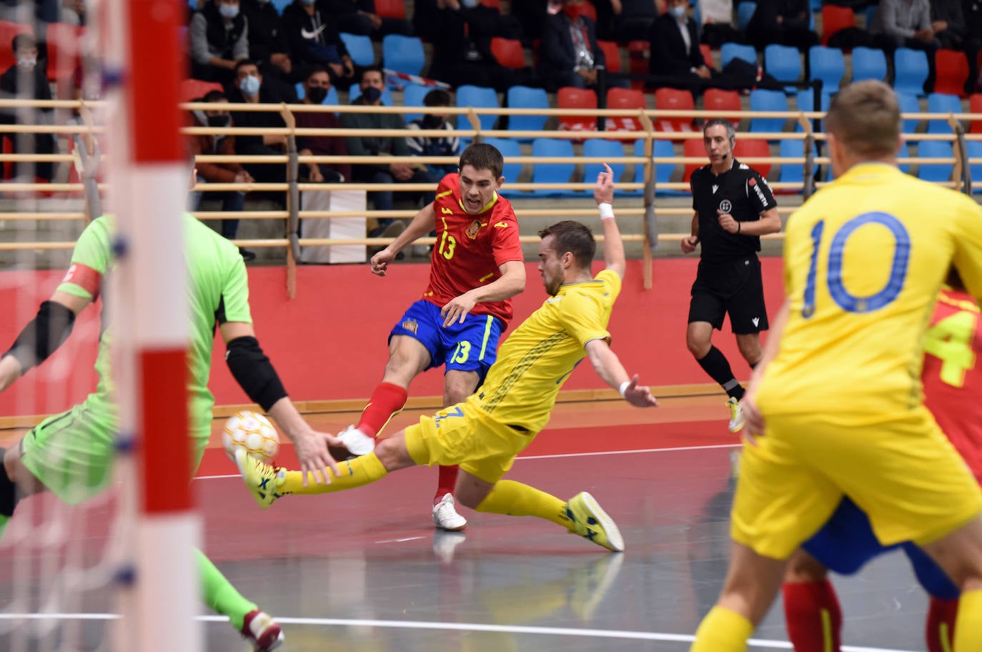 La selección de fútbol sala se ha impuesto en un partido de preparación disputado en la capital riojana