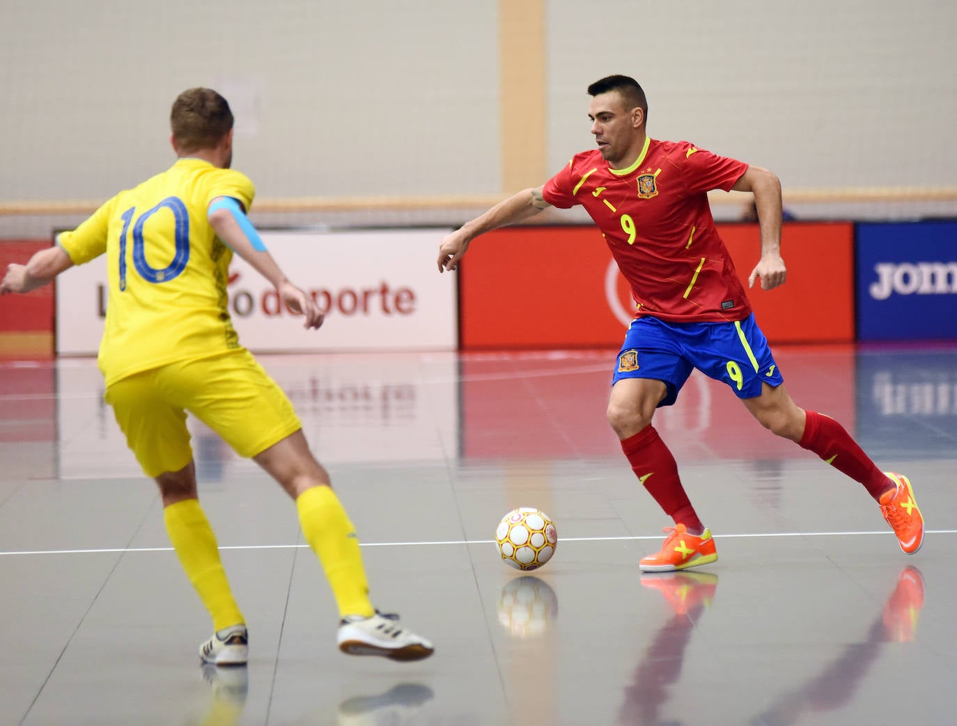 La selección de fútbol sala se ha impuesto en un partido de preparación disputado en la capital riojana