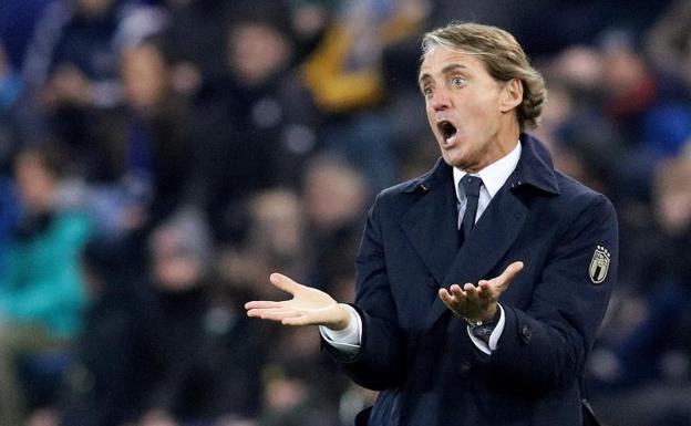 El seleccionador transalpino, Roberto Mancini, desesperado durante el partido ante Irlanda del Norte. 