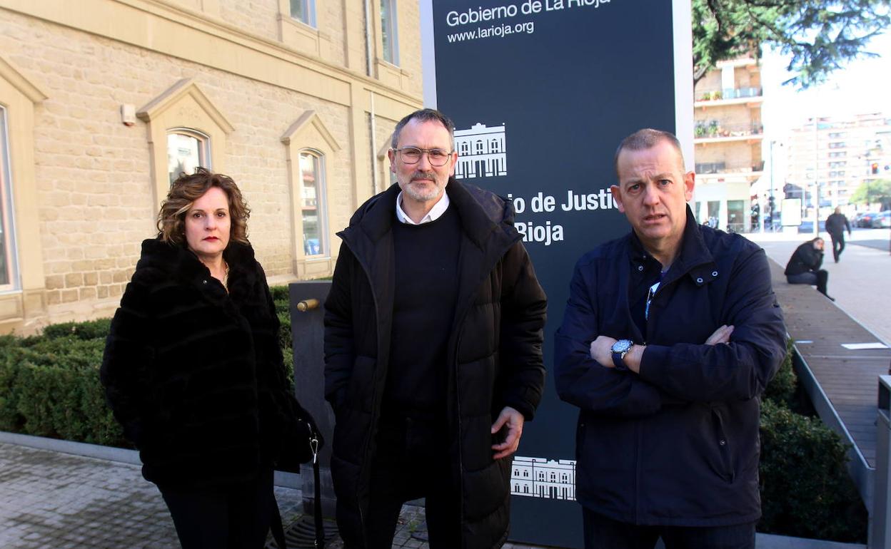 Miembros del PR+, cuando acudieron a la Fiscalía a denunciar el presunto delito. 