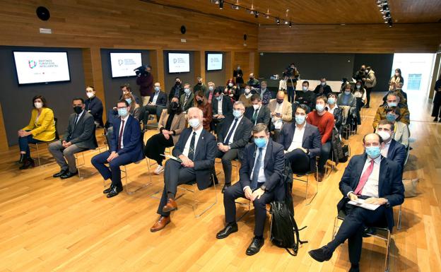 Asistentes a la jornada Destinos Turísticos Inteligentes celebrada en el Espacio Lagares de la capital riojana. 