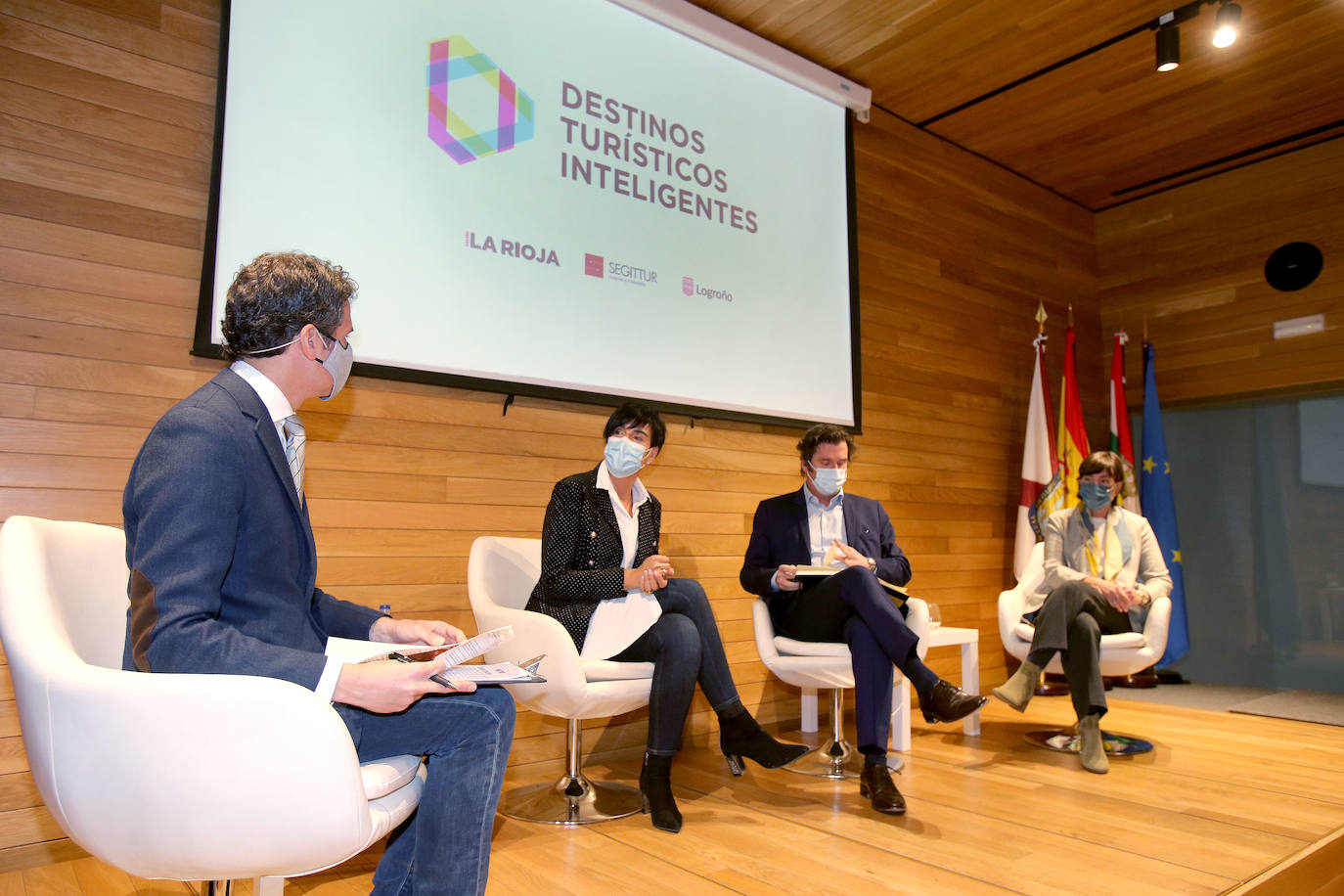 Jornada 'Destinos turísticos inteligentes', organizado por SEGITTUR (Sociedad Estatal de la Innovación y las Tecnologías Turísticas) y Diario La Rioja y con el patrocinio del Ayuntamiento de Logroño, que se ha desarrollado en el Espacio Lagares.