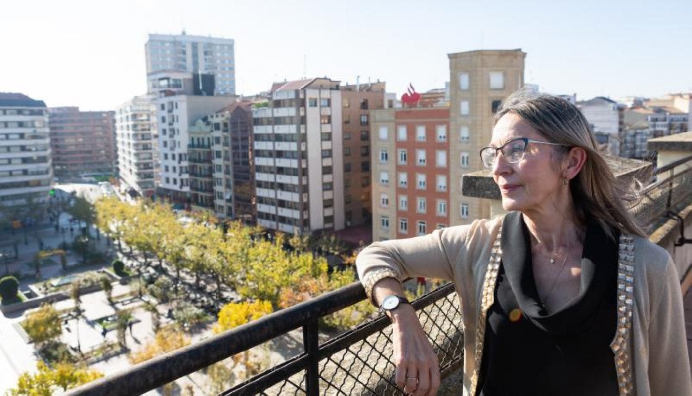 La jefa de la Unidad de Coordinación de la Violencia de Género, en la azotea de la Delegación del Gobierno en La Rioja. 