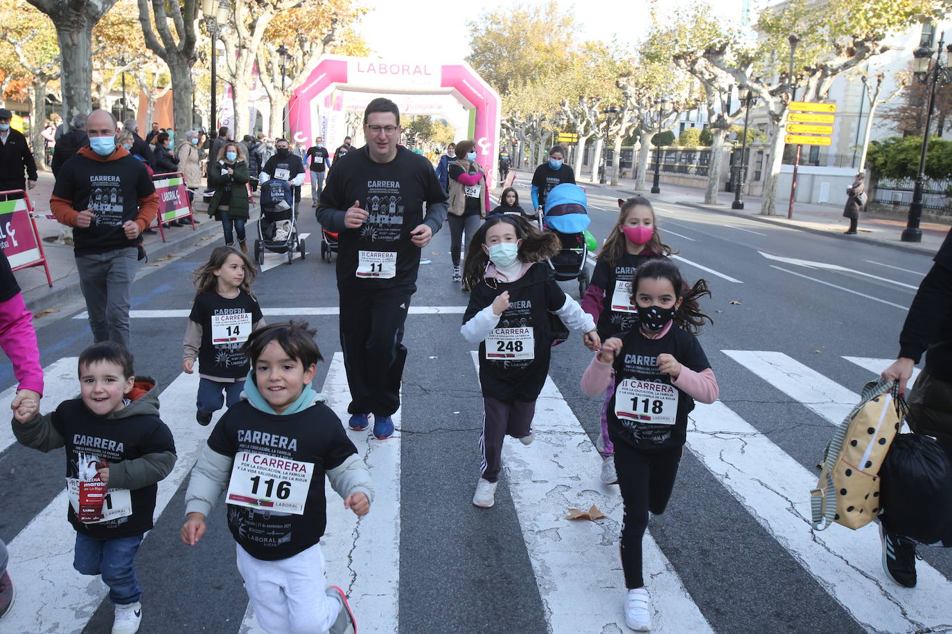 Unas 500 personas han participado esta mañana en la II Carrera por la Educación, la Familia y la Vida Saludable. 