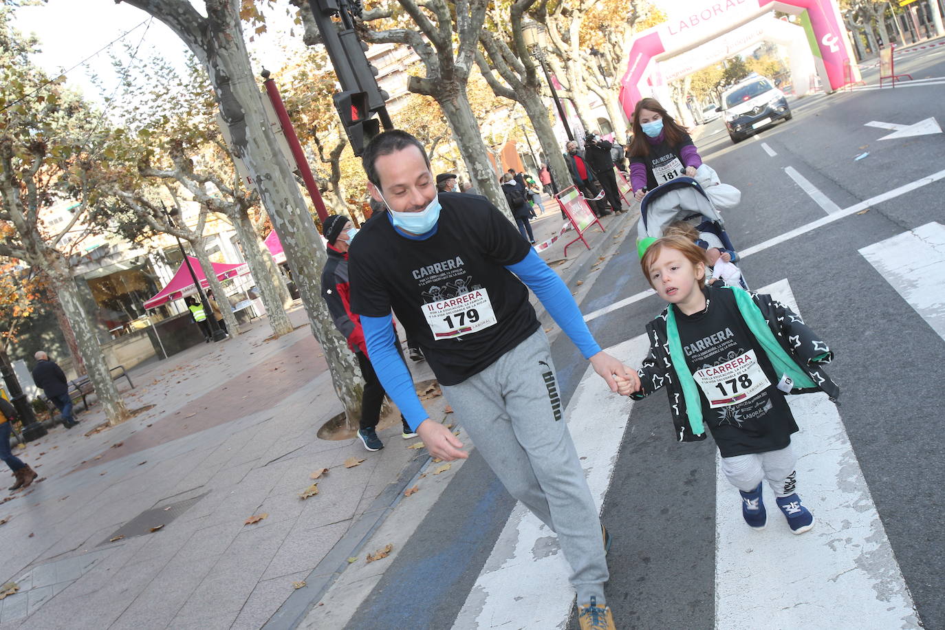 Unas 500 personas han participado esta mañana en la II Carrera por la Educación, la Familia y la Vida Saludable. 