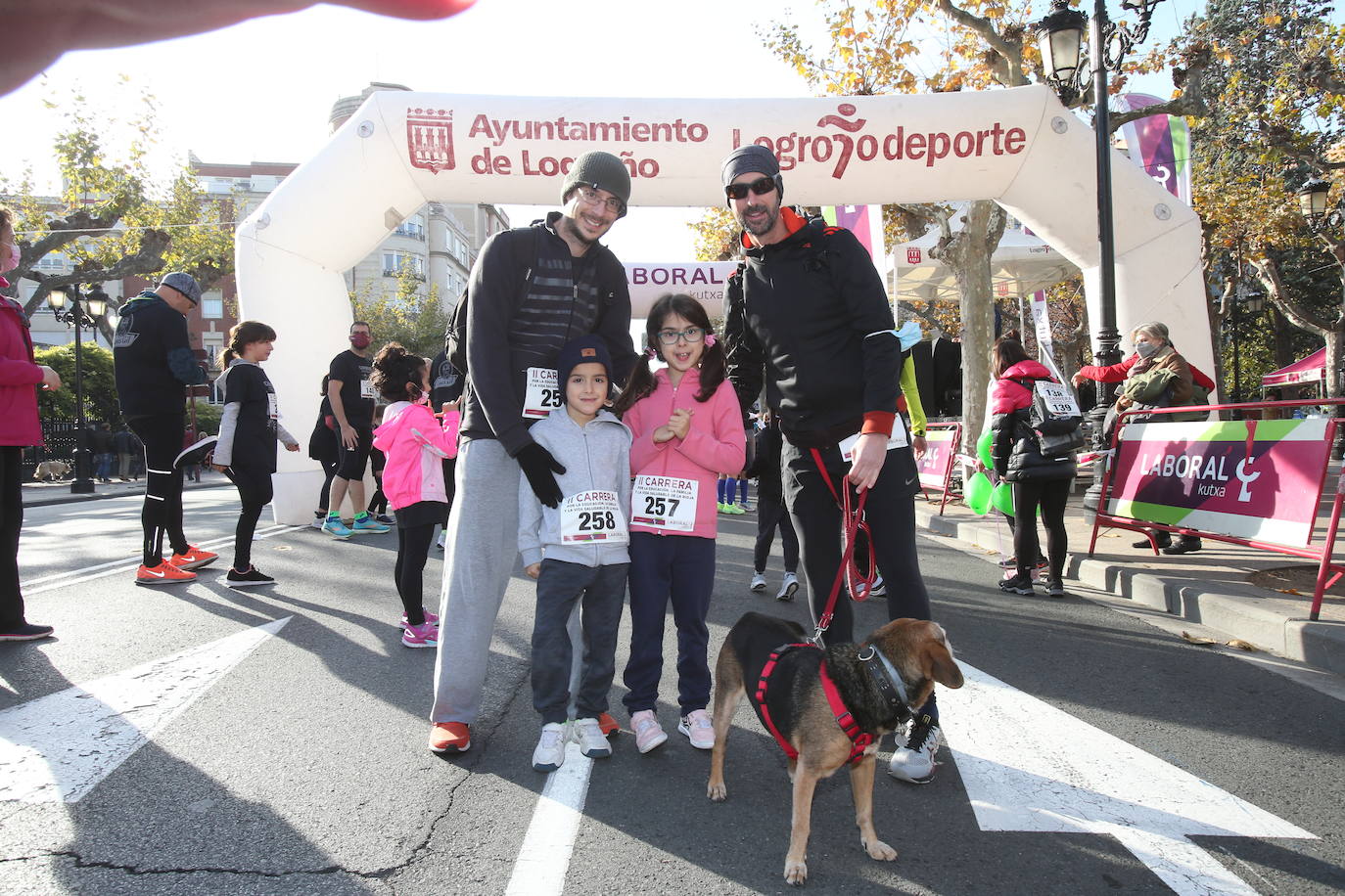 Unas 500 personas han participado esta mañana en la II Carrera por la Educación, la Familia y la Vida Saludable. 