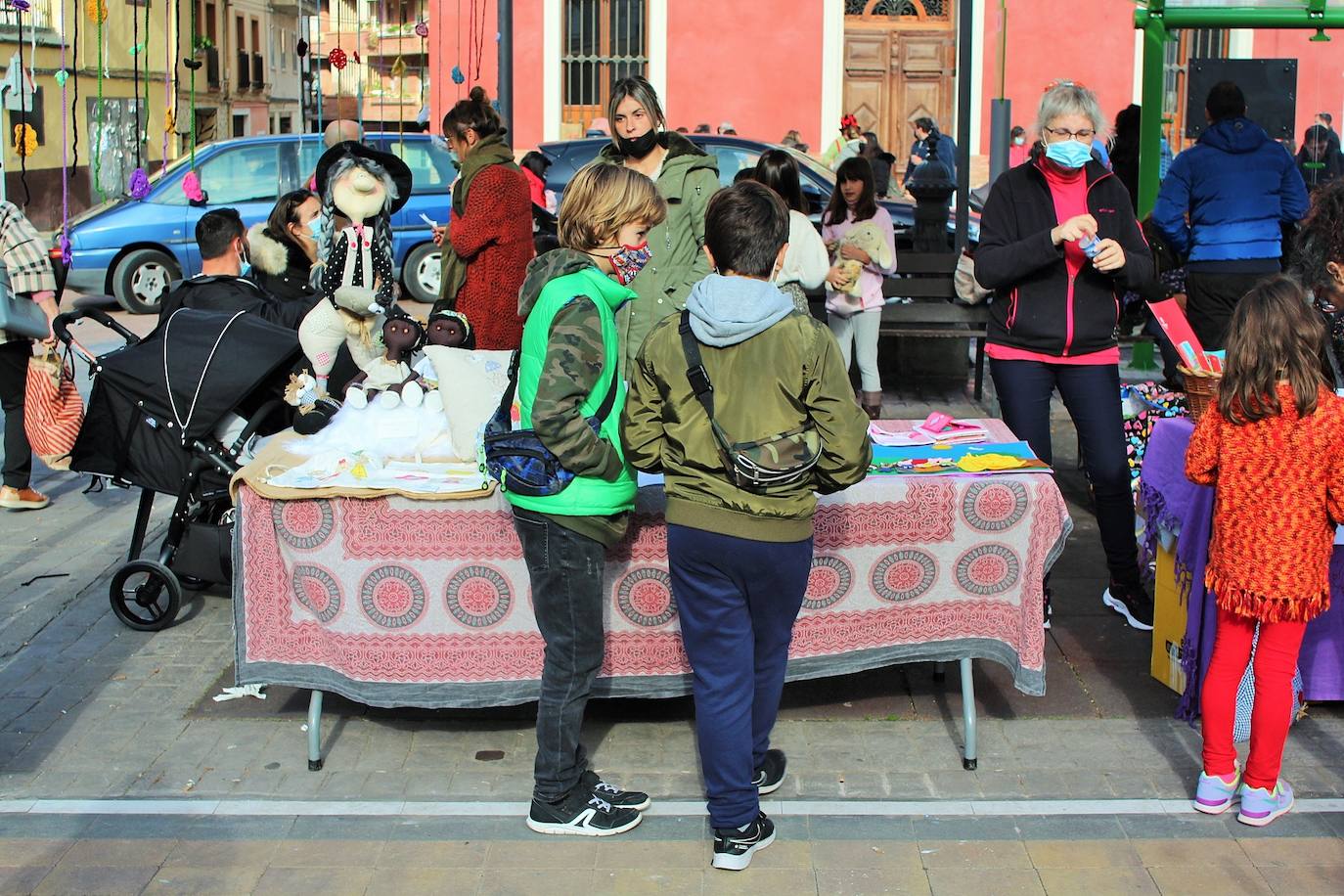 Cientos de niños participaron en diversas actividades para fomentar la literatura infantil y juvenil