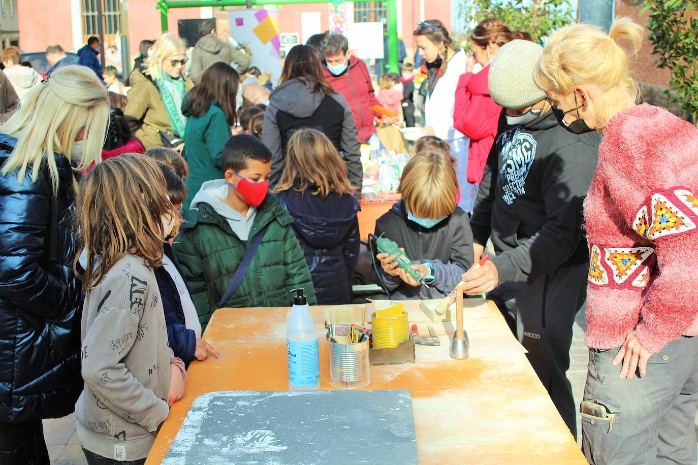 Cientos de niños participaron en diversas actividades para fomentar la literatura infantil y juvenil