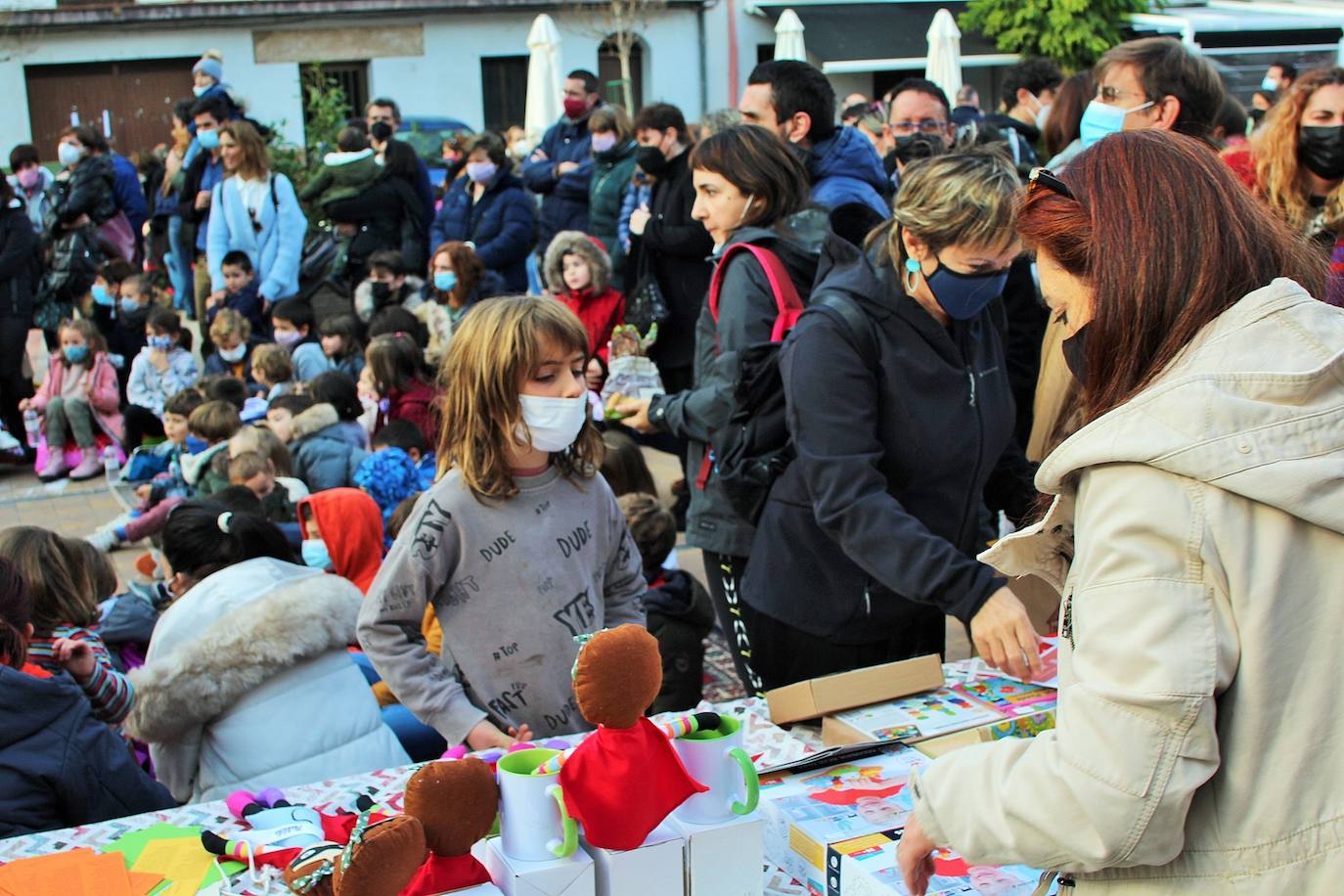 Cientos de niños participaron en diversas actividades para fomentar la literatura infantil y juvenil
