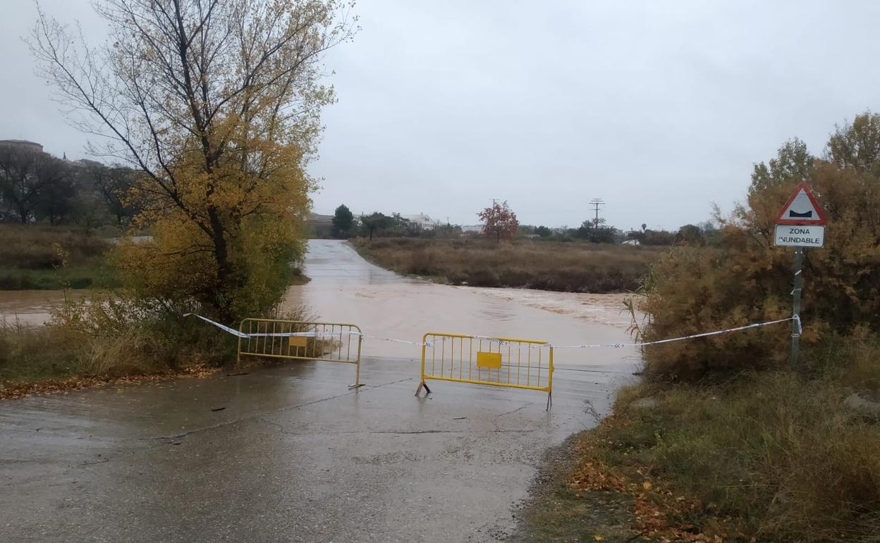 Cerrado al tráfico el vado del Cidacos en Calahorra ante la crecida del río