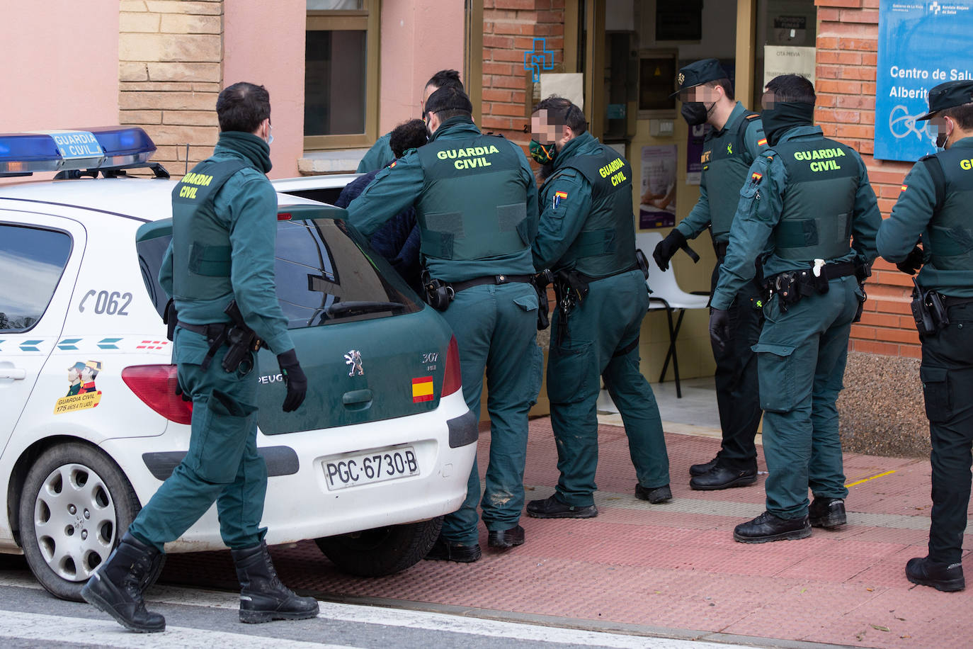 El hombre se había atrincherado en su casa antes de ser arrestado