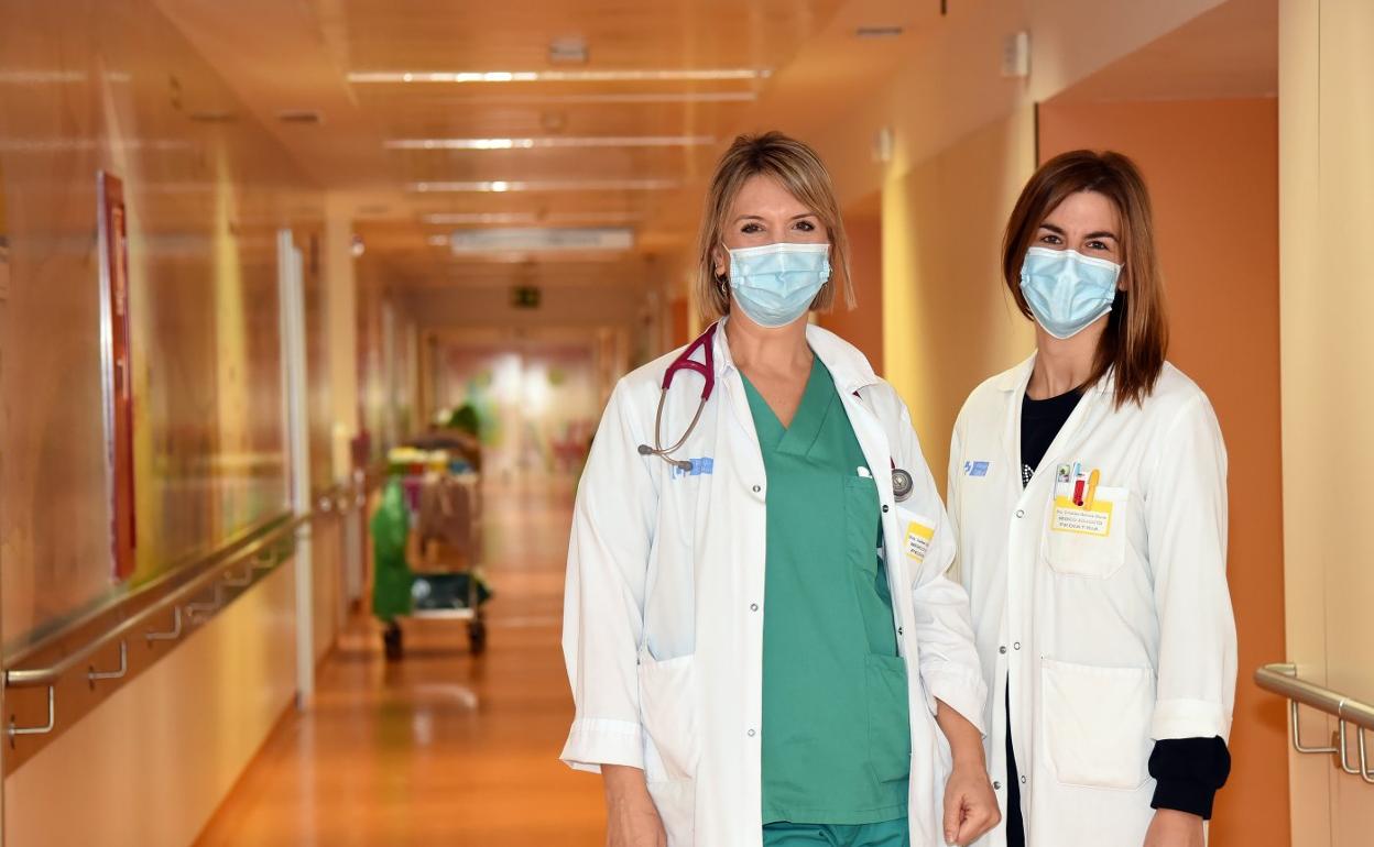 Isabel Sáenz y Cristina García, la semana pasada en el Hospital San Pedro. 