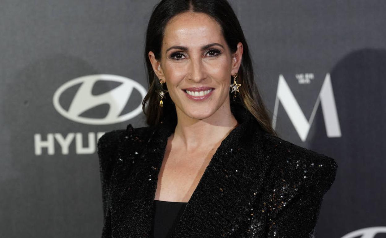 Malú a su llegada a los Premios Mujerhoy. 