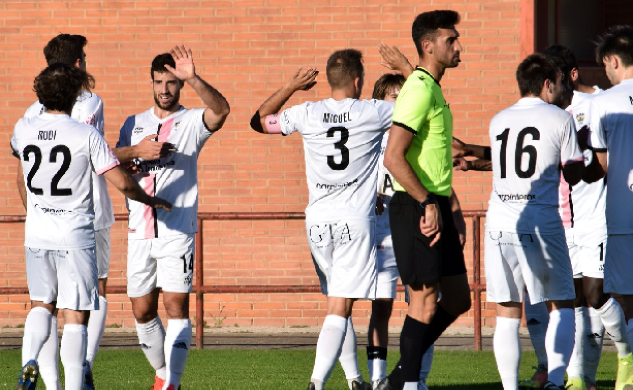 Los jugadores del Racing Rioja celebran un gol reciente, ante el Gernika. 