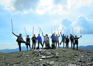 Imagen secundaria 1 - El club de montaña Sampol, 10 años entre caminos y cuestas