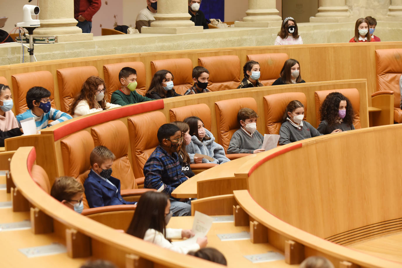 Fotos: Alumnos de 52 colegios riojanos leen en el Parlamento de La Rioja la Constitución Española