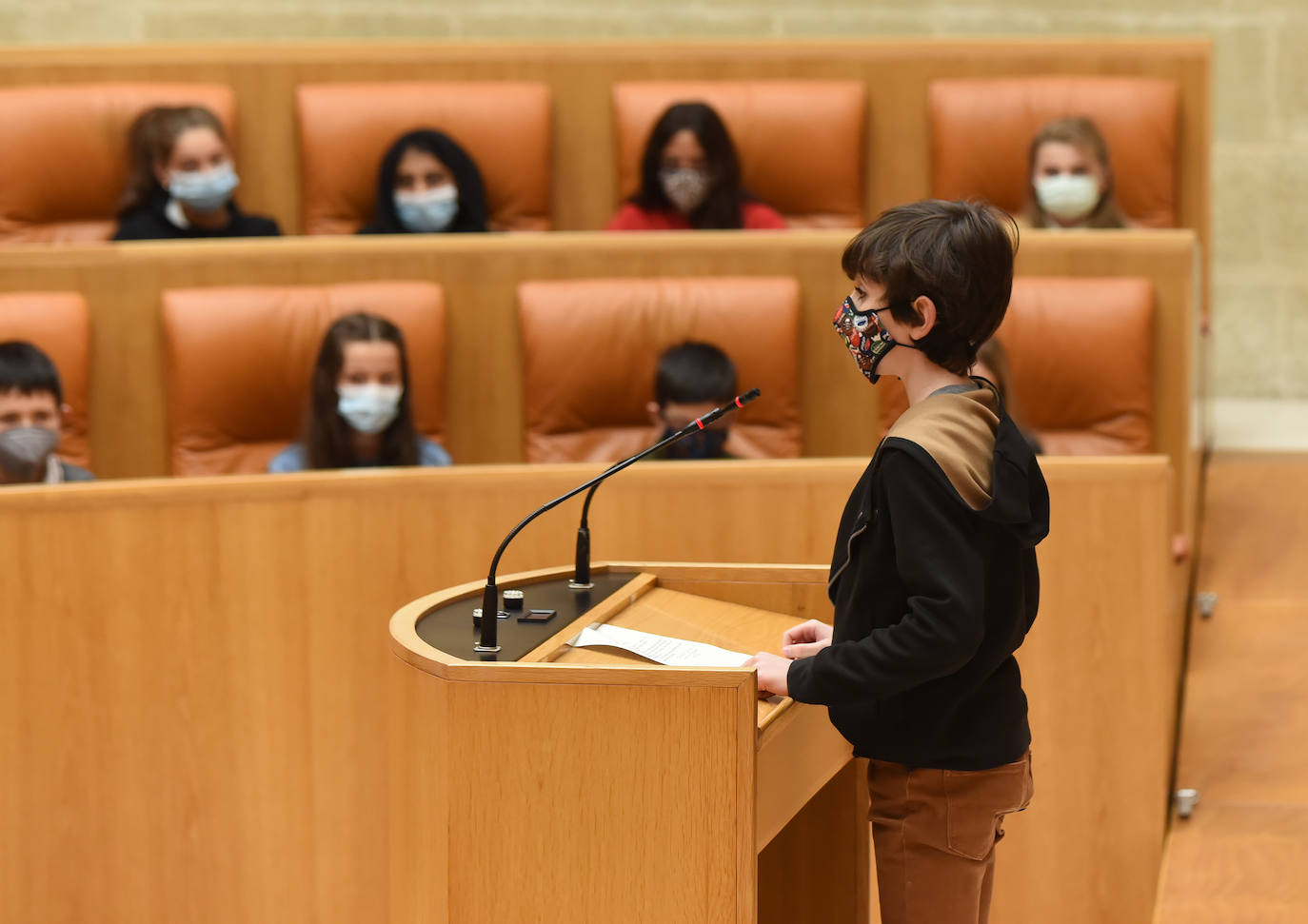 Fotos: Alumnos de 52 colegios riojanos leen en el Parlamento de La Rioja la Constitución Española