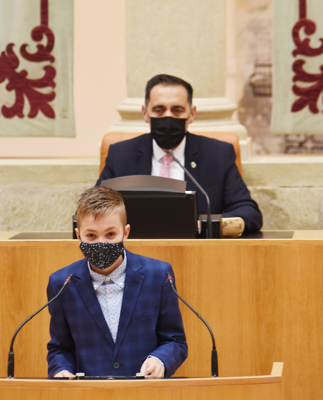 Fotos: Alumnos de 52 colegios riojanos leen en el Parlamento de La Rioja la Constitución Española