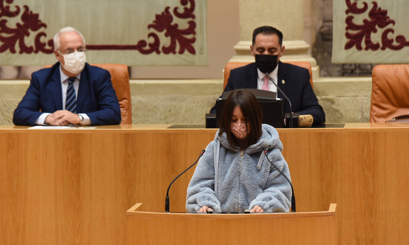 Fotos: Alumnos de 52 colegios riojanos leen en el Parlamento de La Rioja la Constitución Española