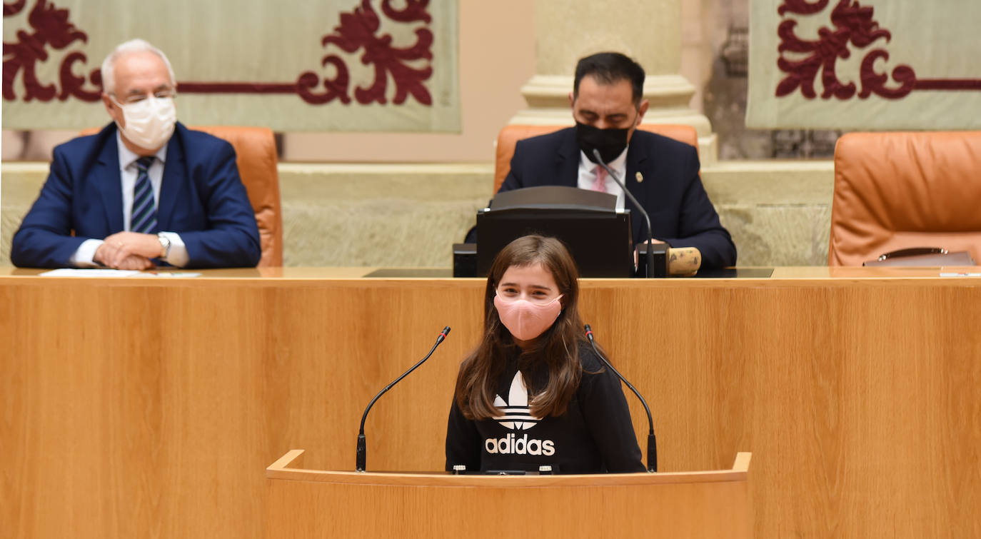 Fotos: Alumnos de 52 colegios riojanos leen en el Parlamento de La Rioja la Constitución Española