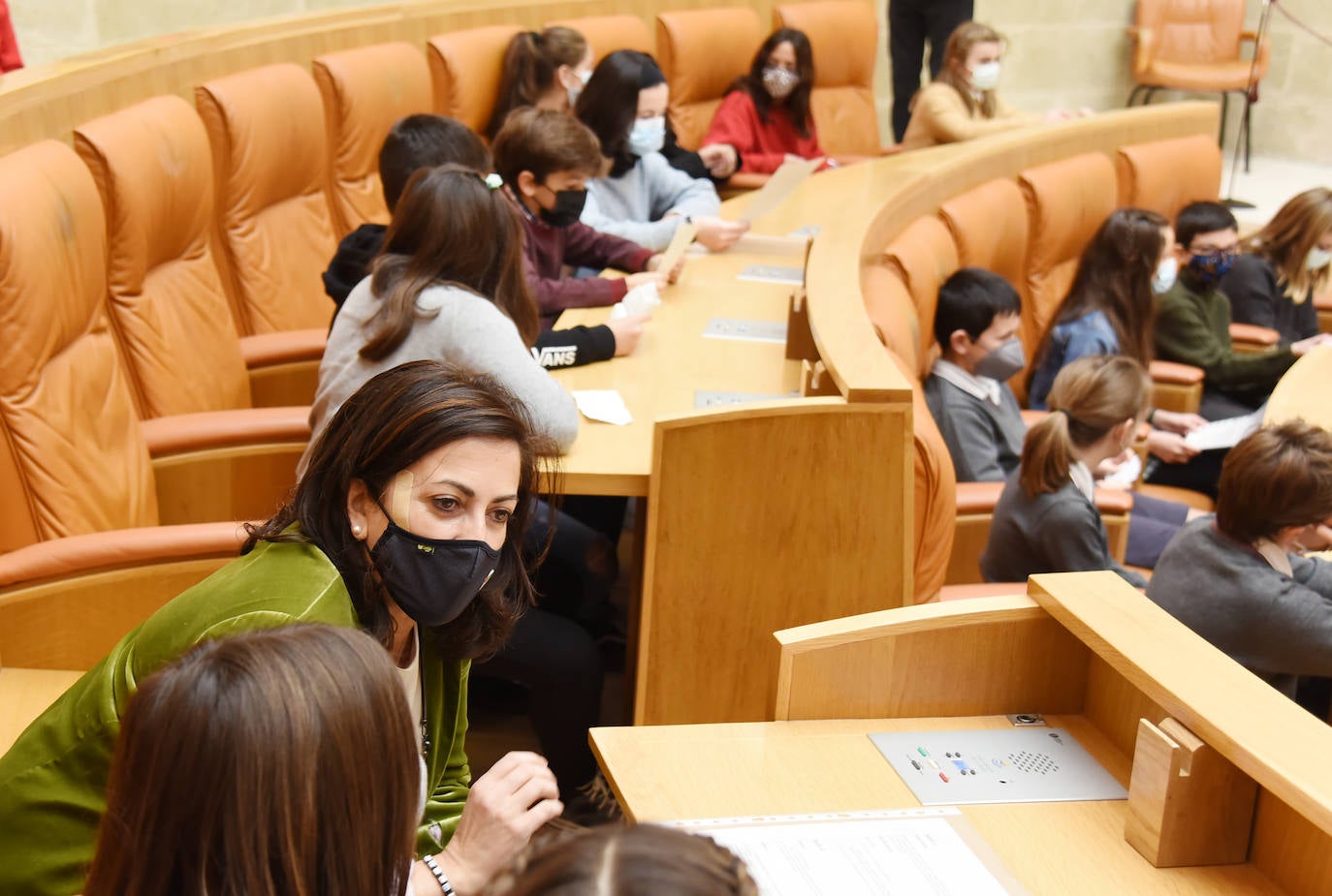 Fotos: Alumnos de 52 colegios riojanos leen en el Parlamento de La Rioja la Constitución Española