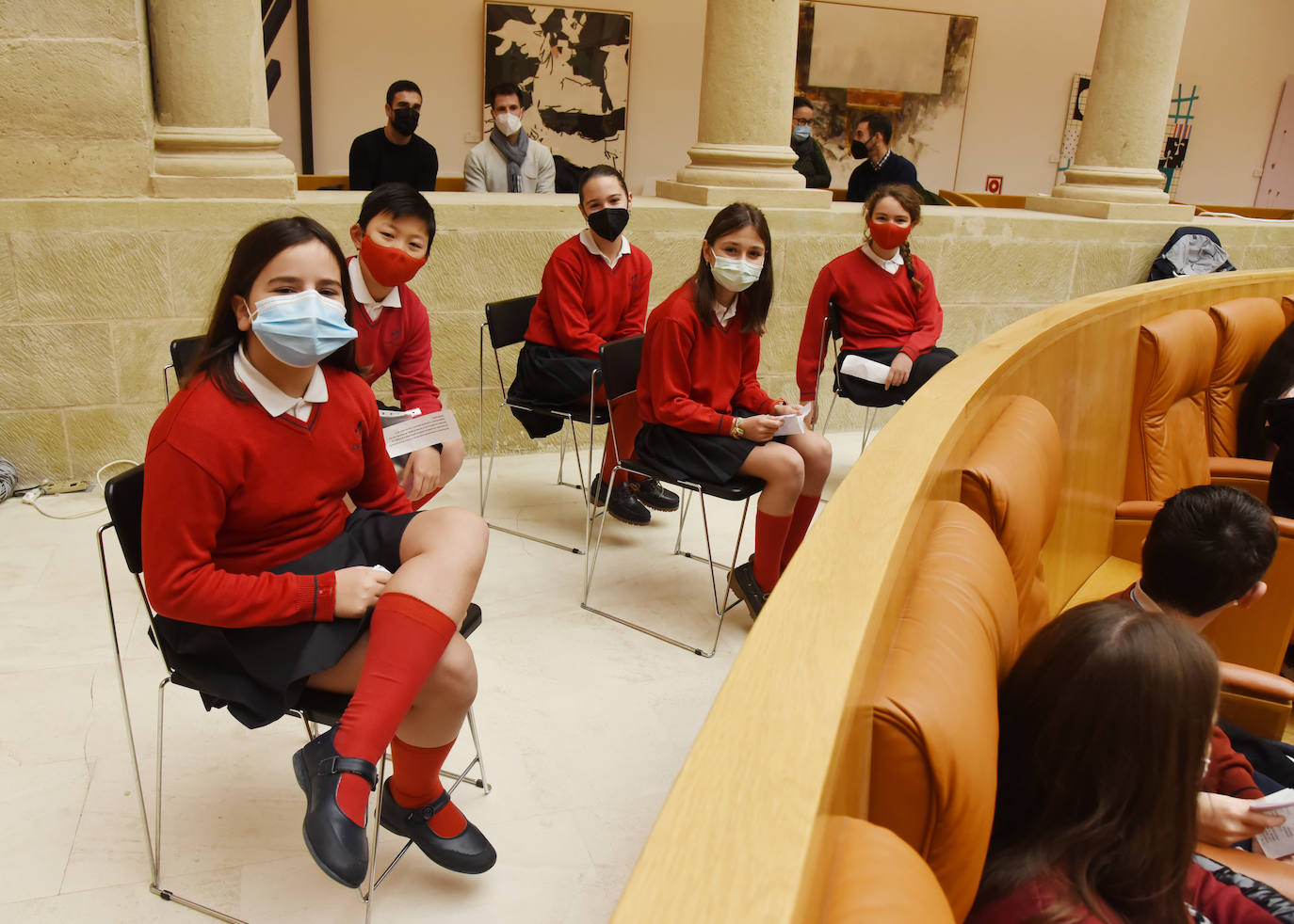 Fotos: Alumnos de 52 colegios riojanos leen en el Parlamento de La Rioja la Constitución Española