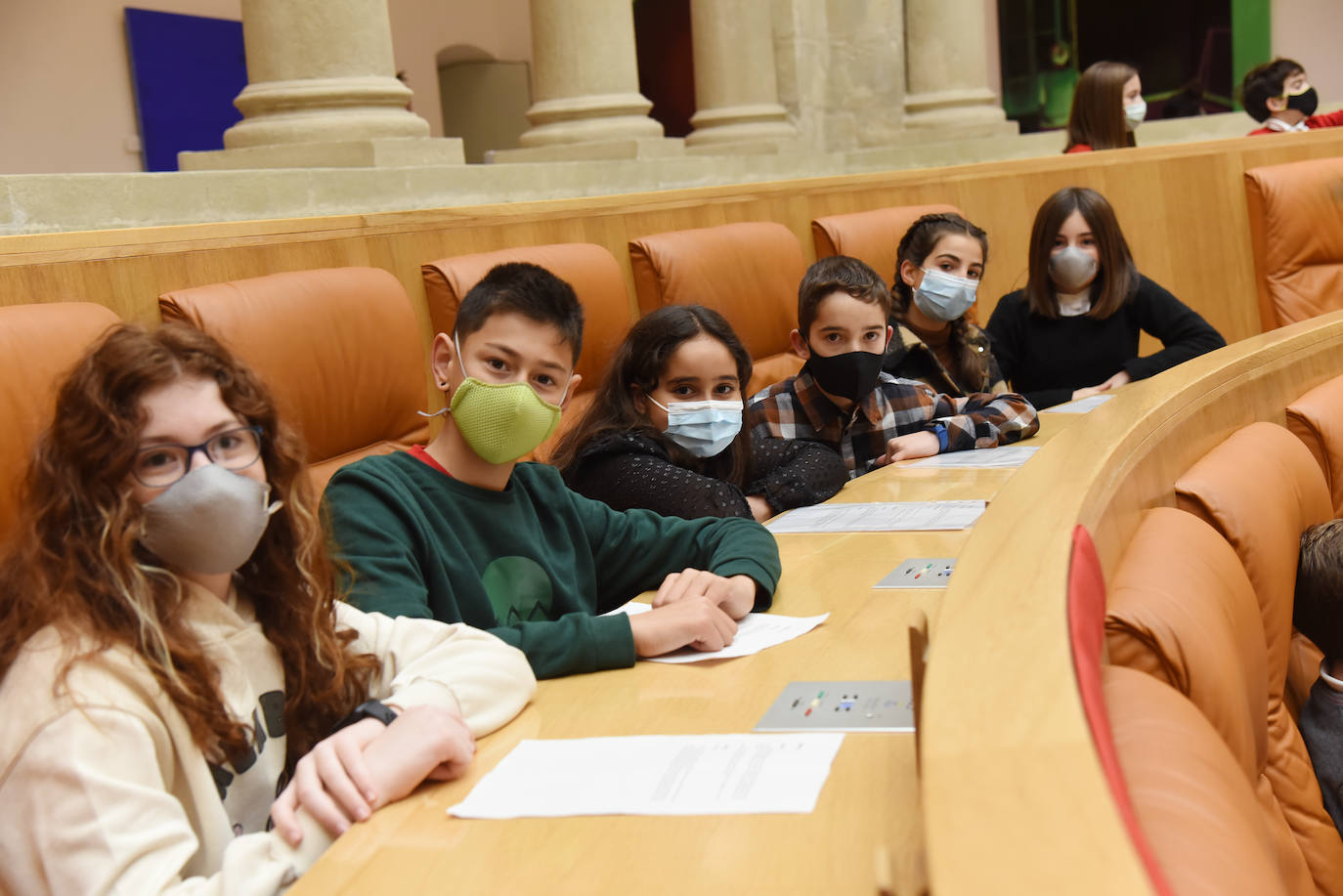 Fotos: Alumnos de 52 colegios riojanos leen en el Parlamento de La Rioja la Constitución Española