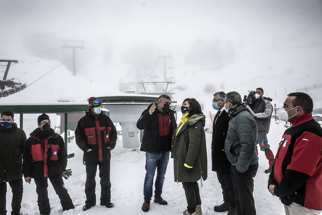 Fotos: Valdezcaray se llena de nieve e inicia este sábado la temporada