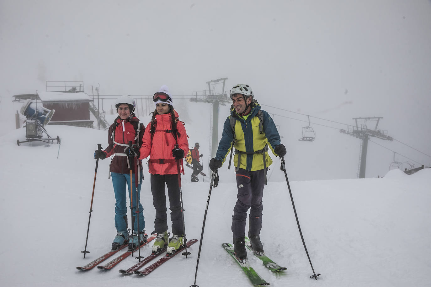 Fotos: Valdezcaray se llena de nieve e inicia este sábado la temporada