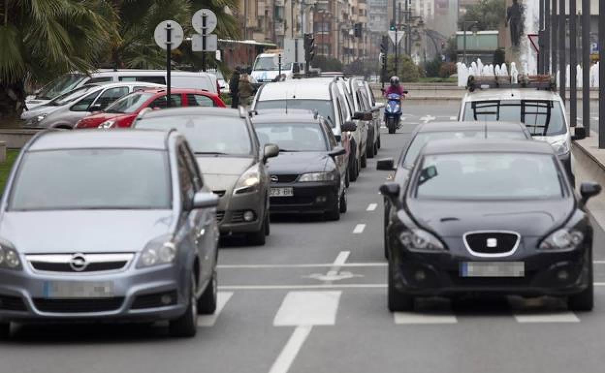 Más de la mitad de los habitantes de Logroño acude a su puesto de trabajo en coche