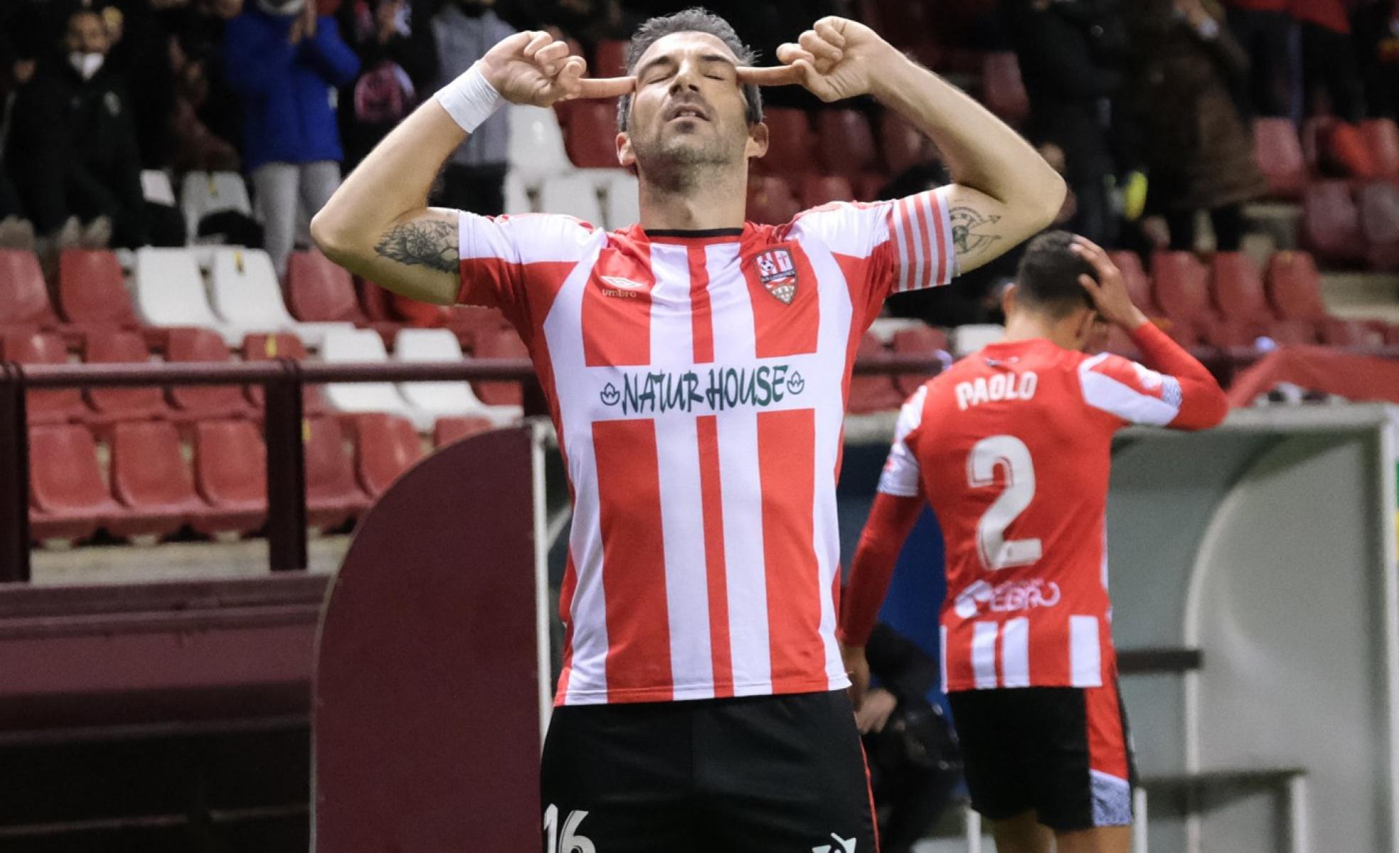 El capitan blanquirrojo, Iñaki, en la última victoria de la UDL, ante el Real Valladolid B. 