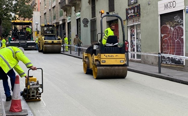 Operación asfaltado en Barcelona.