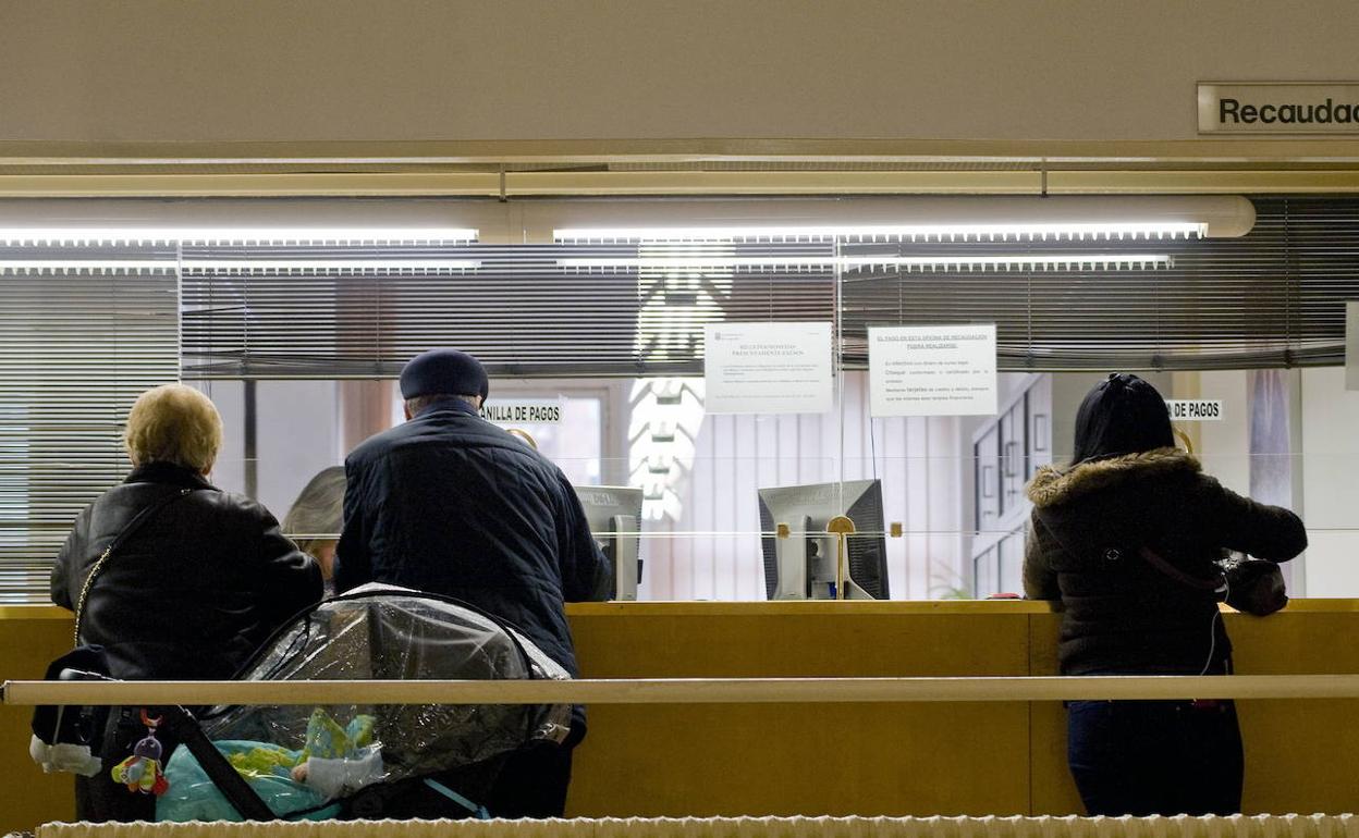 El Ayuntamiento de Logroño convoca 23 plazas de administrativo mediante concurso-oposición