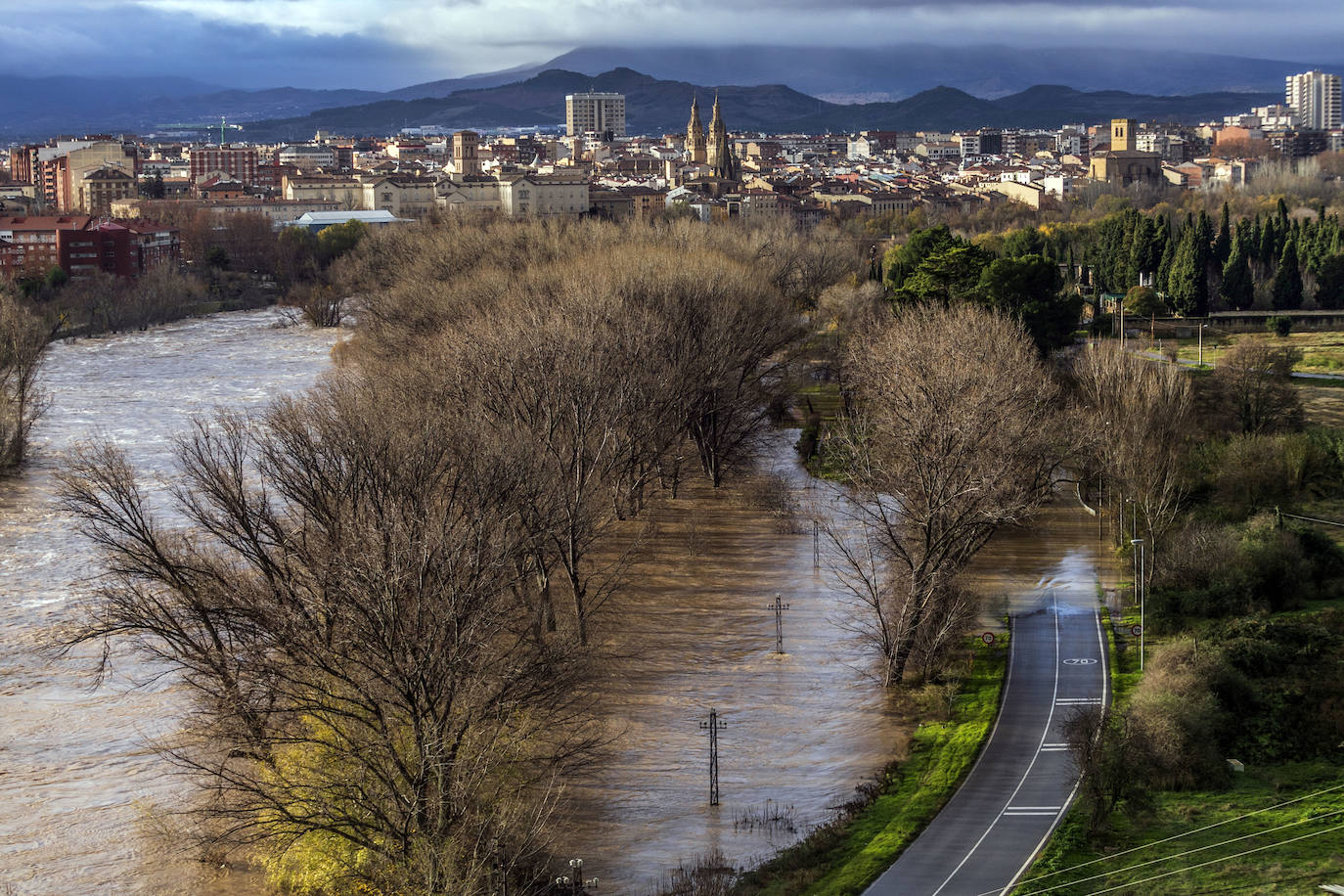 Fotos: Las espectaculares imágenes del río en Logroño