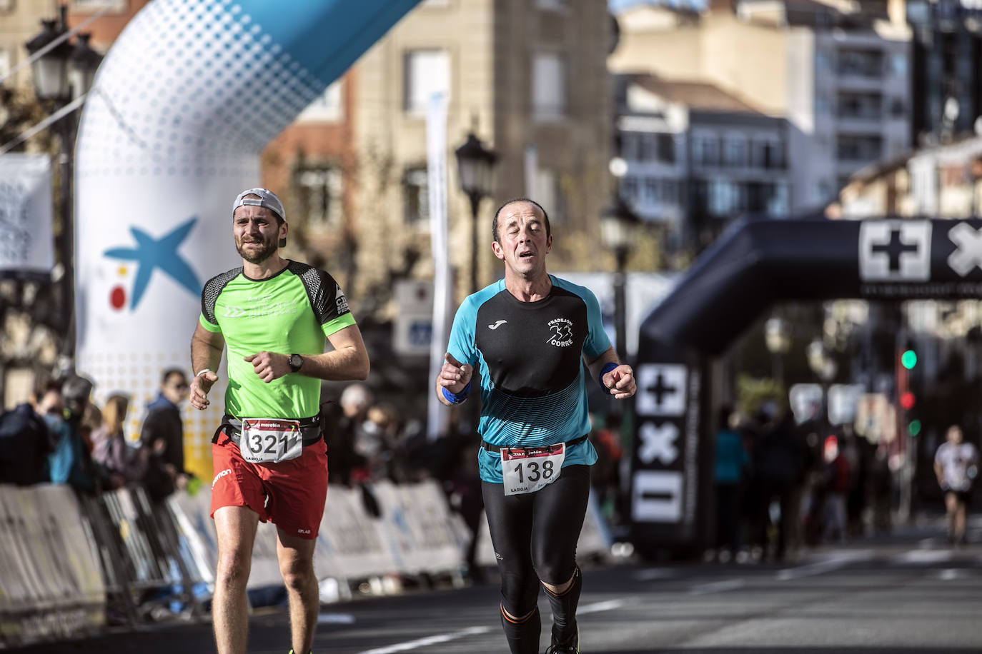 Fotos: La llegada a la meta en la Media Maratón de La Rioja