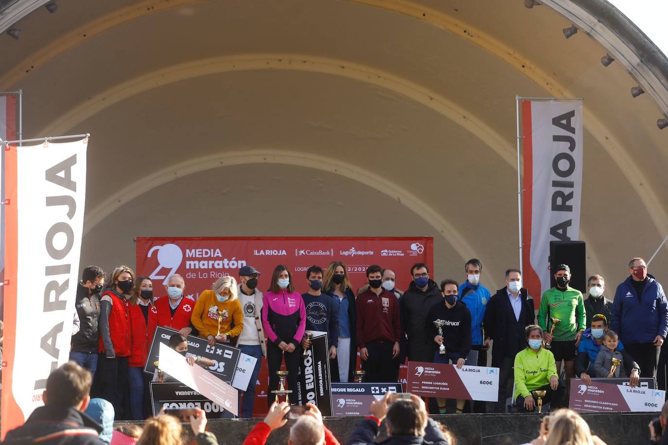 Fotos: El podio y los premios de la Media Maratón de La Rioja