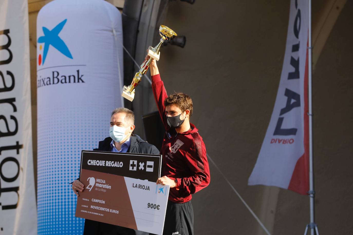 Fotos: El podio y los premios de la Media Maratón de La Rioja