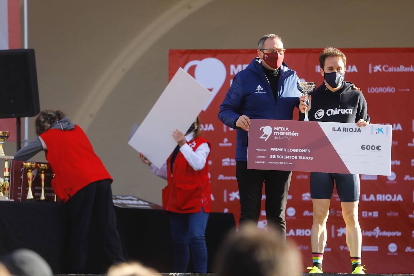 Fotos: El podio y los premios de la Media Maratón de La Rioja