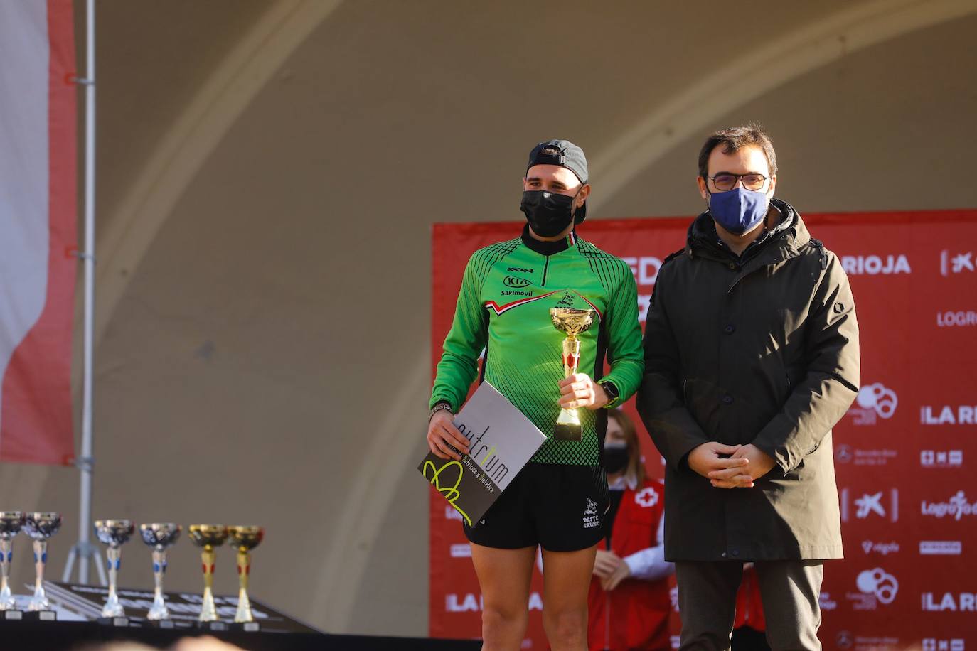 Fotos: El podio y los premios de la Media Maratón de La Rioja