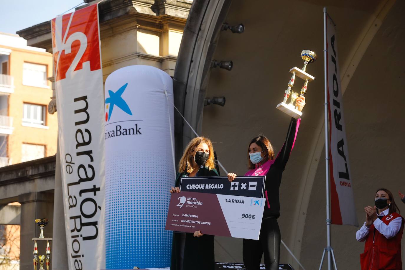 Fotos: El podio y los premios de la Media Maratón de La Rioja