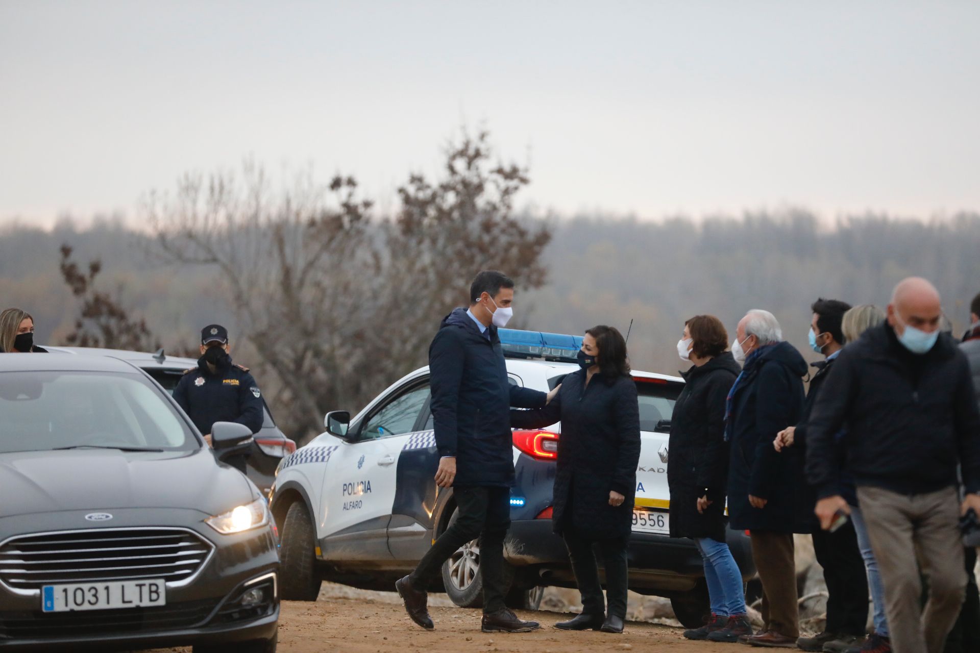 El presidente del Gobierno ha estado ocho minutos en la localidad riojana para comprobar sobre el terreno los efectos de la riada