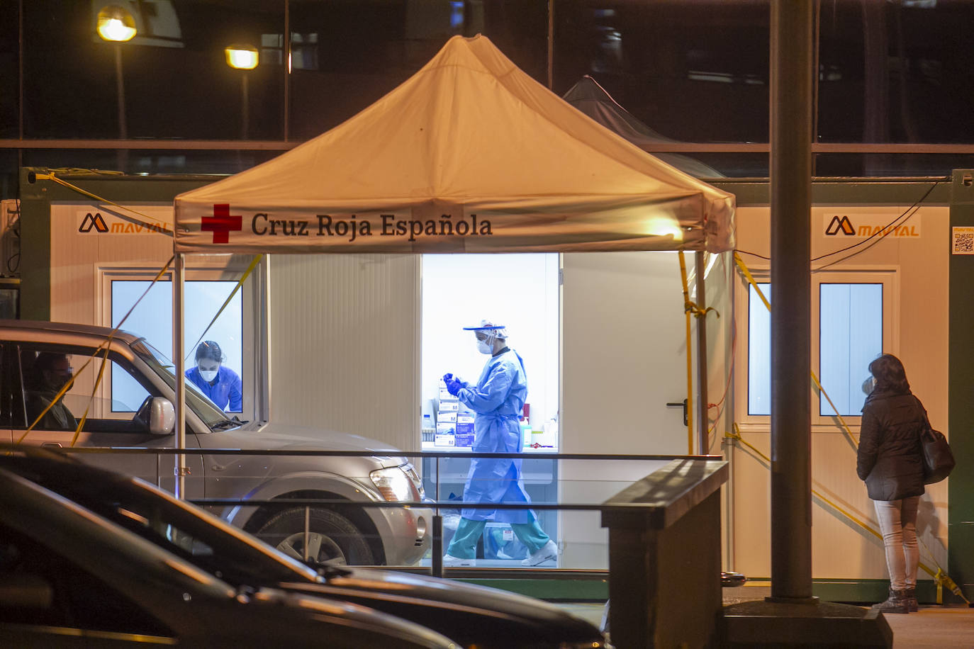 Fotos: Largas colas para pruebas PCR en La Rioja