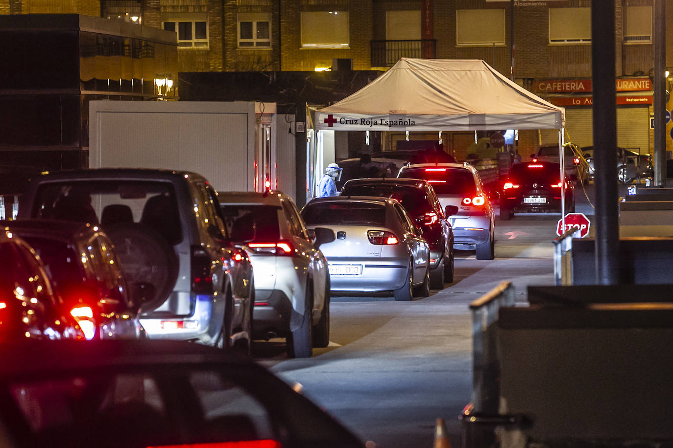 Fotos: Largas colas para pruebas PCR en La Rioja