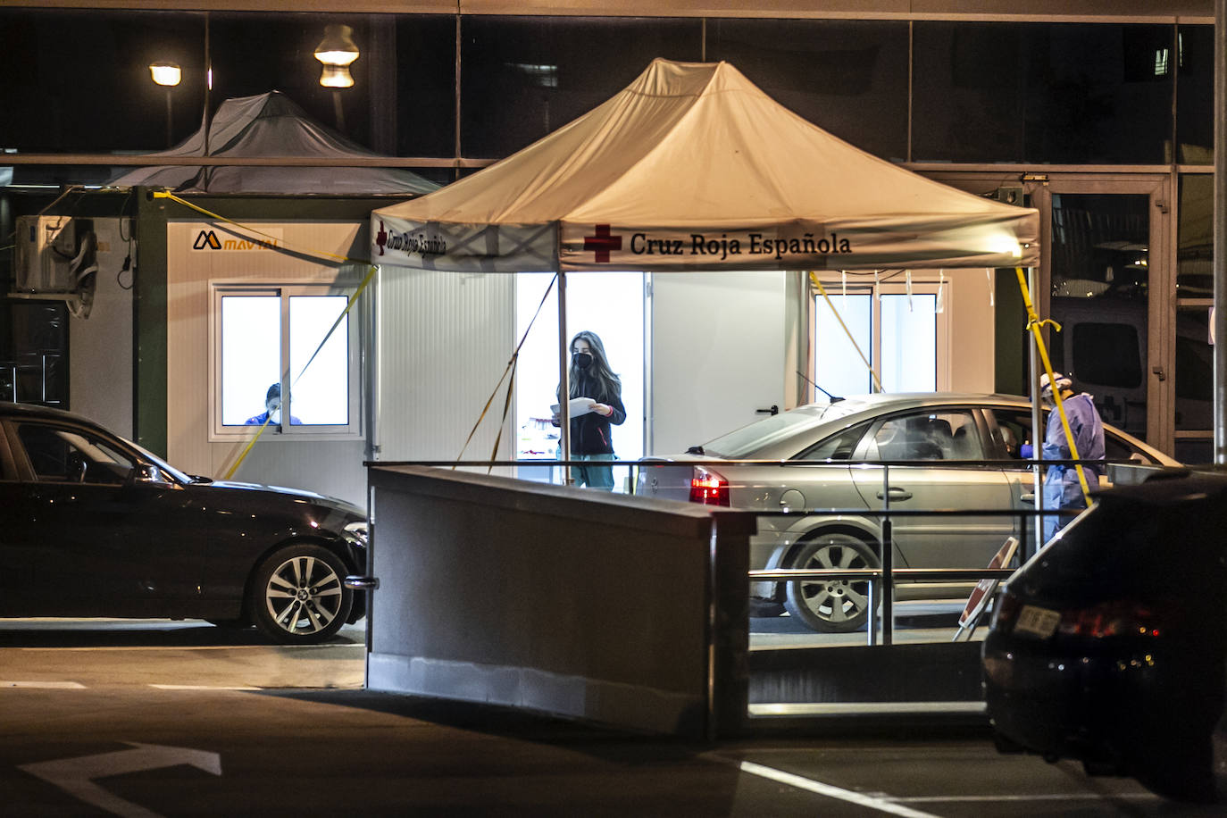 Fotos: Largas colas para pruebas PCR en La Rioja