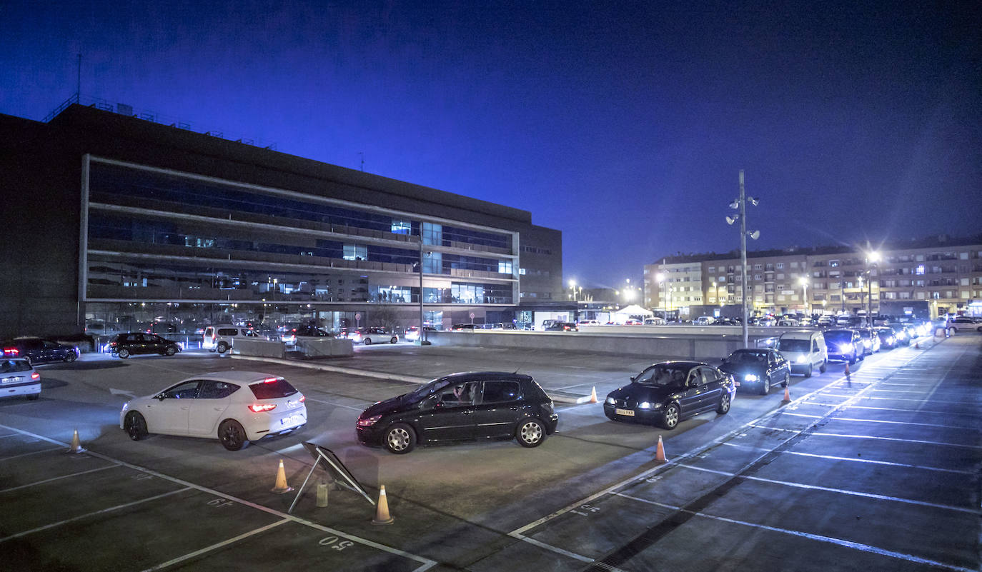 Fotos: Largas colas para pruebas PCR en La Rioja