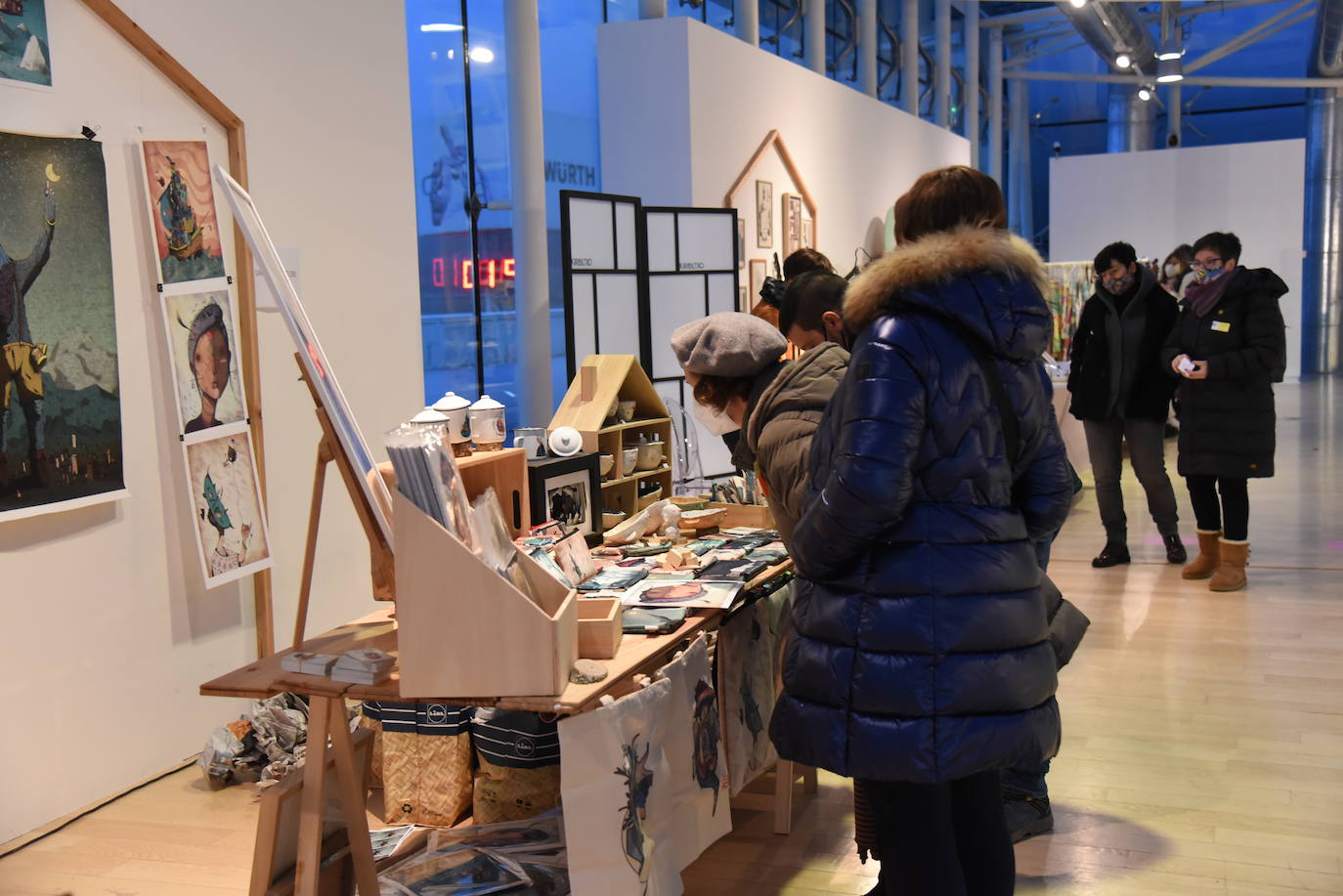 Productores y creadores venden sus productos de moda, alimentación 'gourmet' o diseño en el Museo Würth