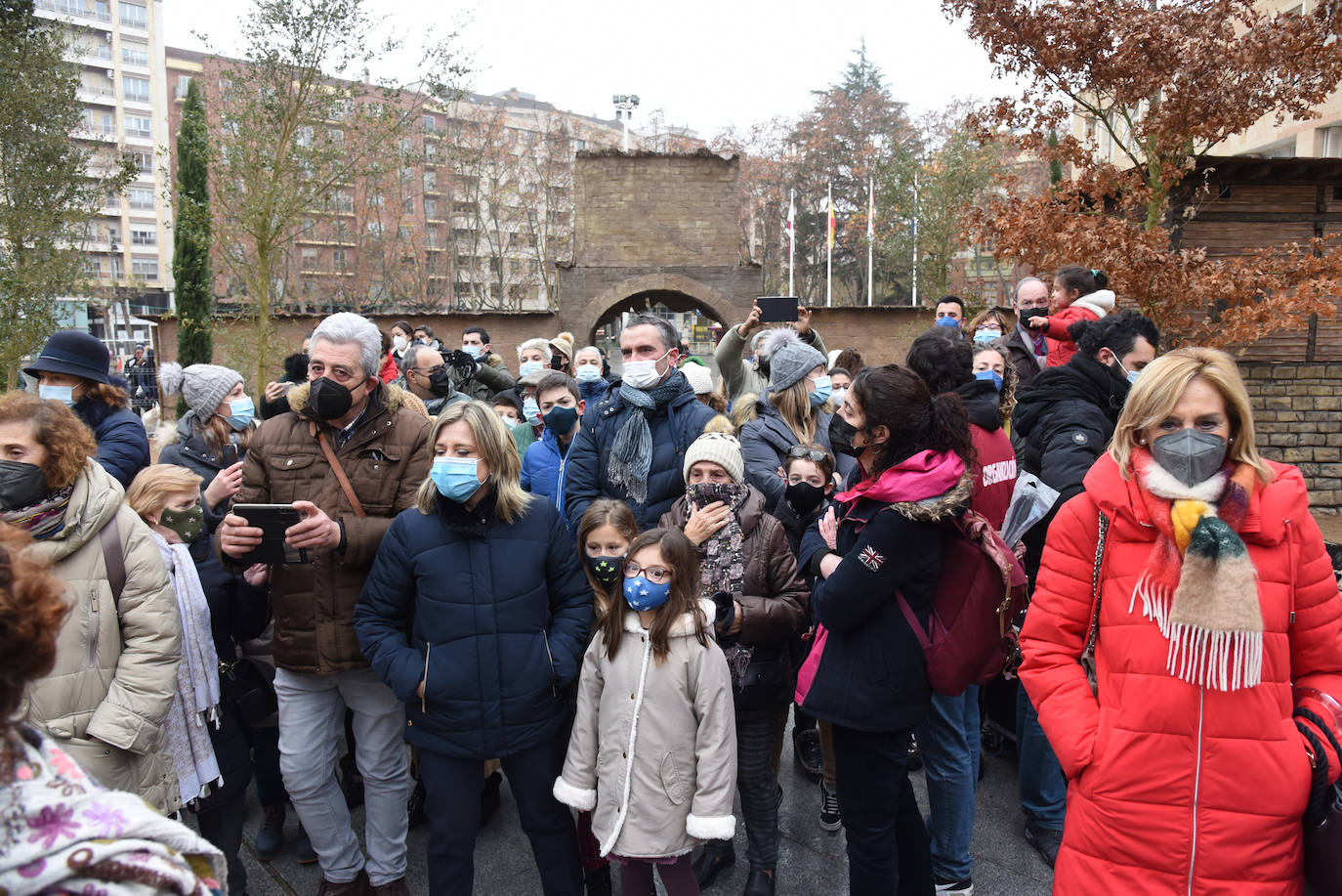 El nacimiento, situado en la plaza del Ayuntamiento de la capital riojana, se podrá visitar hasta el 7 de enero